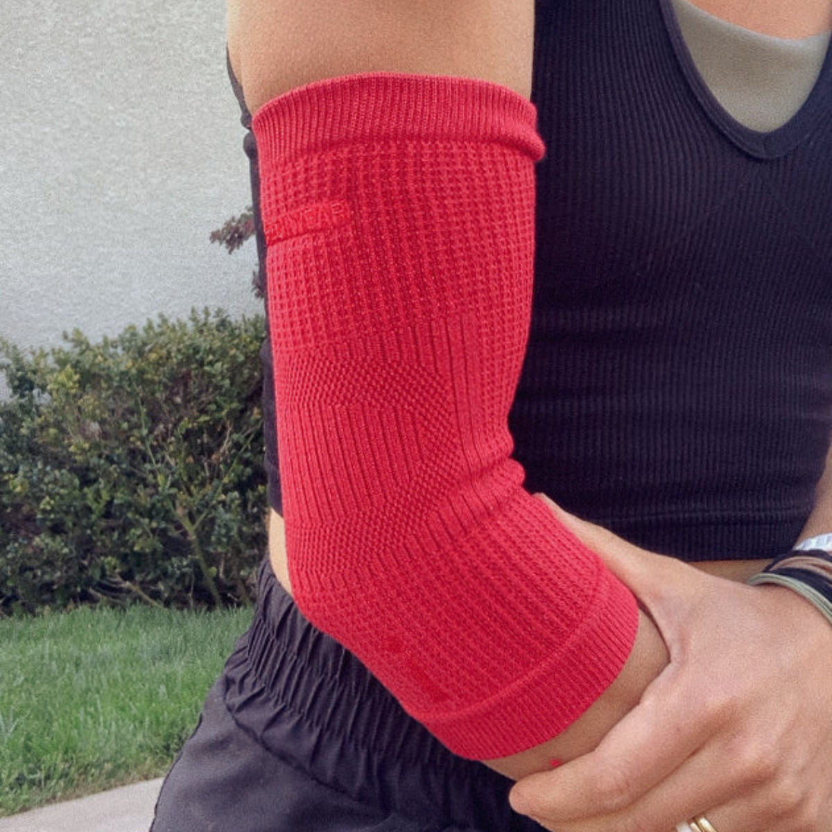 Incrediwear Elbow Sleeve Red M