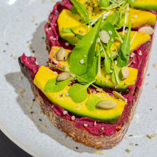 BITES Tostadas de Masa Madre Beet spread, Aguacate, Microgreens y Semillas